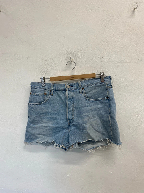 Stunning Levi’s denim shorts summer vibe UK W 30 ED001