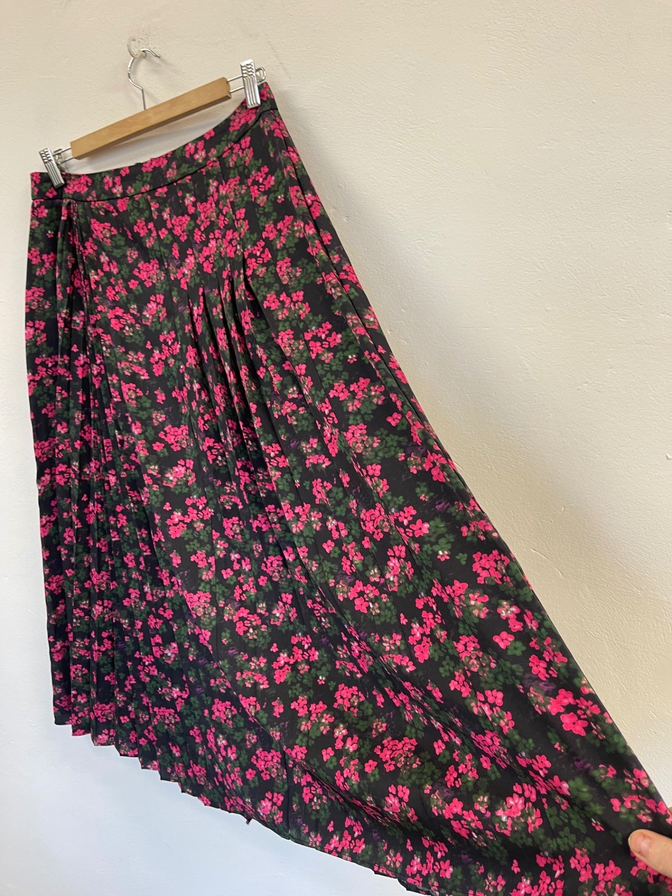 Fabulous Oliver Bonas pleated floral midi Skirt Uk10 Black & Pink Country garden KC528