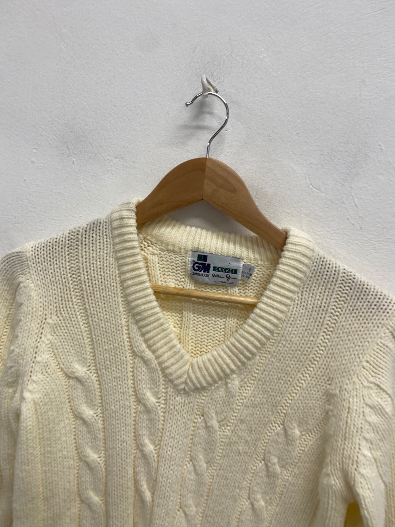 Fabulous Gunn & moore Sweater 14-16yrs Cream cable knit SR509
