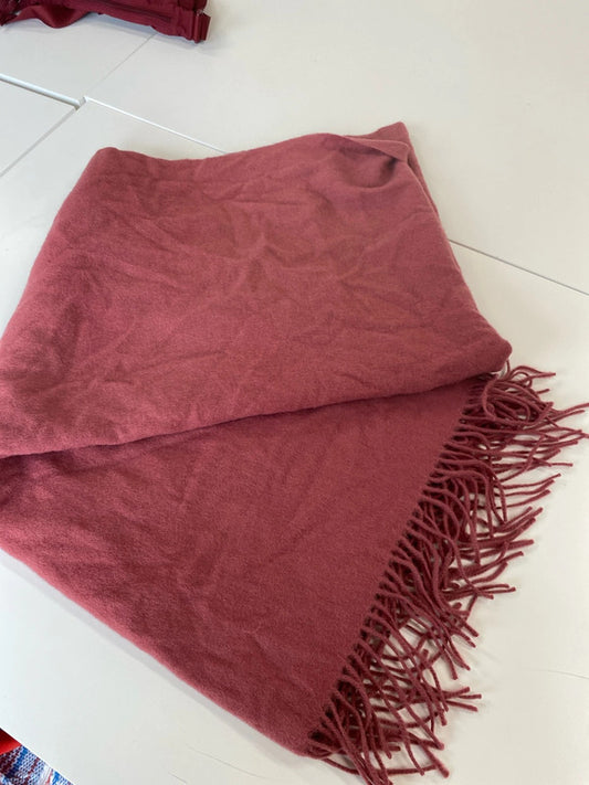 Huge unbranded mauve pink super soft scarf RF001