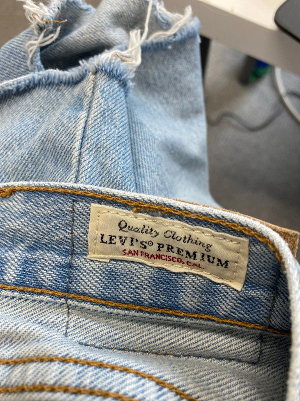 Stunning Levi’s denim shorts summer vibe UK W 30 ED001