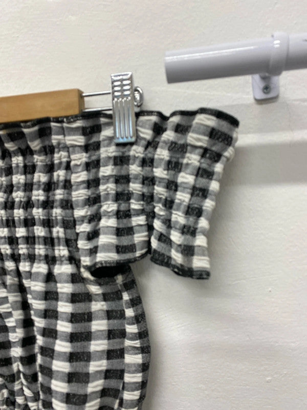 Super cute gingham black & which cropped gypsy topUk10 JB001