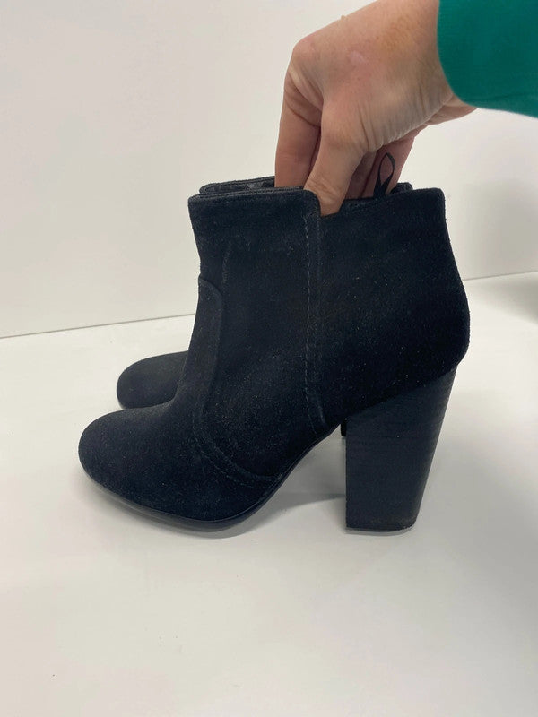 Fabulous Black Suede block heel ankle boots H&M KM003