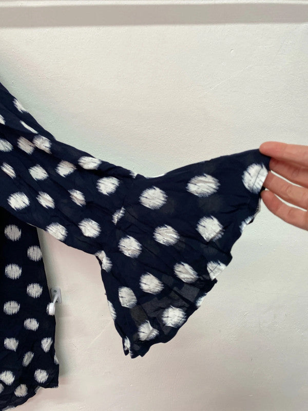 Fabulous flare sleeve spotted gypsy top Uk16 IM001