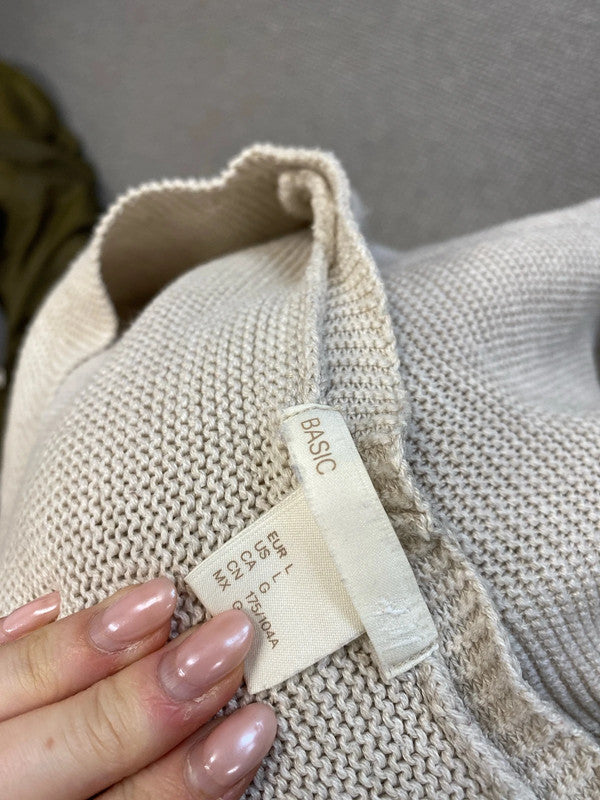 Lovely H&M cream knit v neck jumper UK L KM003