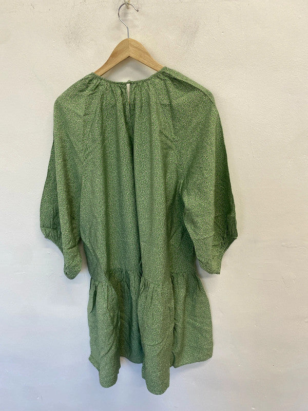 Stunning h&m green daisy pattern smock UK M MB001