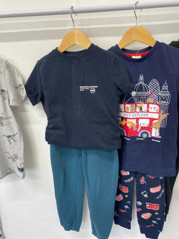 Fab boys bundle pyjamas & chill bundle age 7-9 M&S F&F #56 LD003