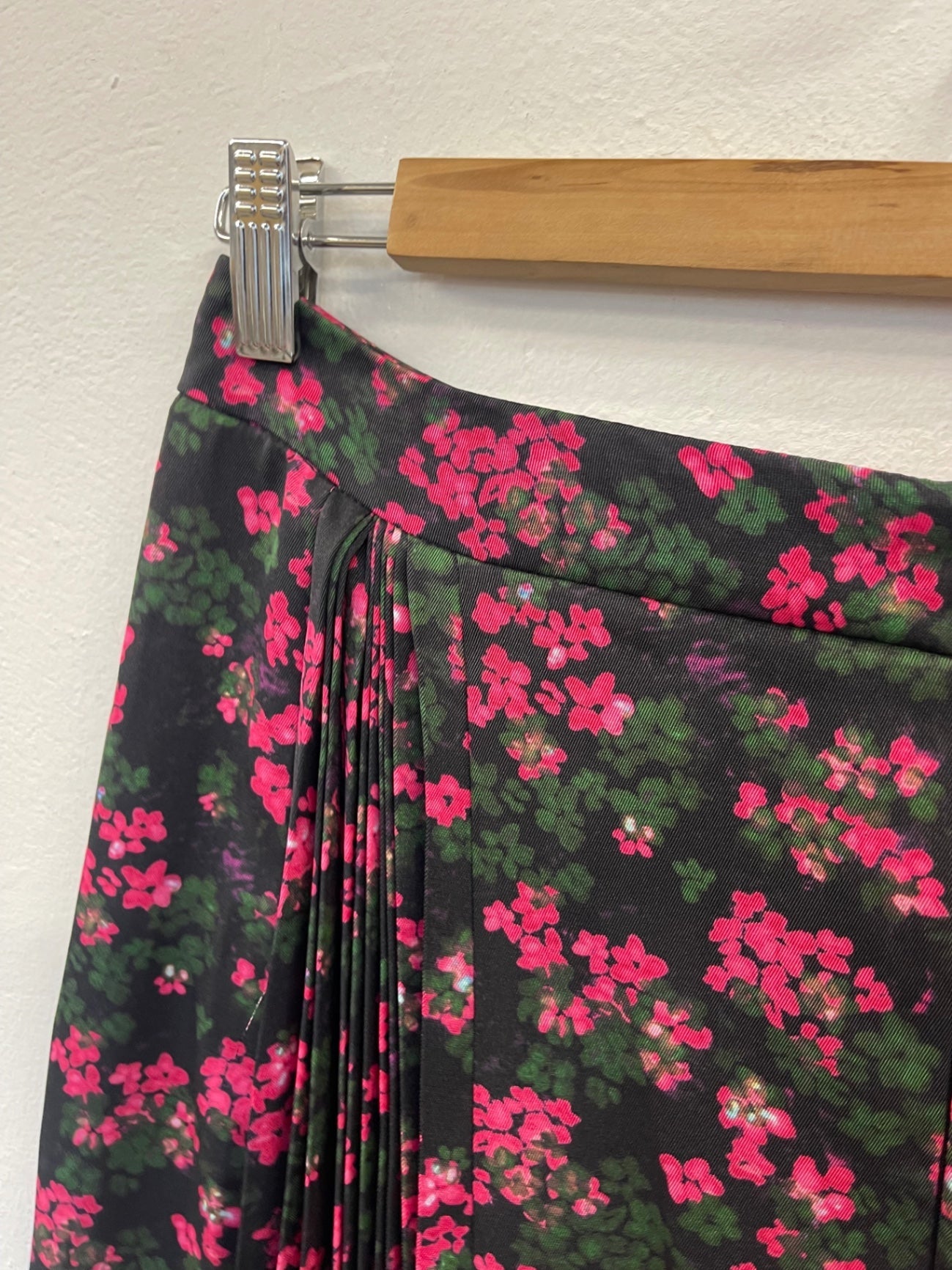 Fabulous Oliver Bonas pleated floral midi Skirt Uk10 Black & Pink Country garden KC528