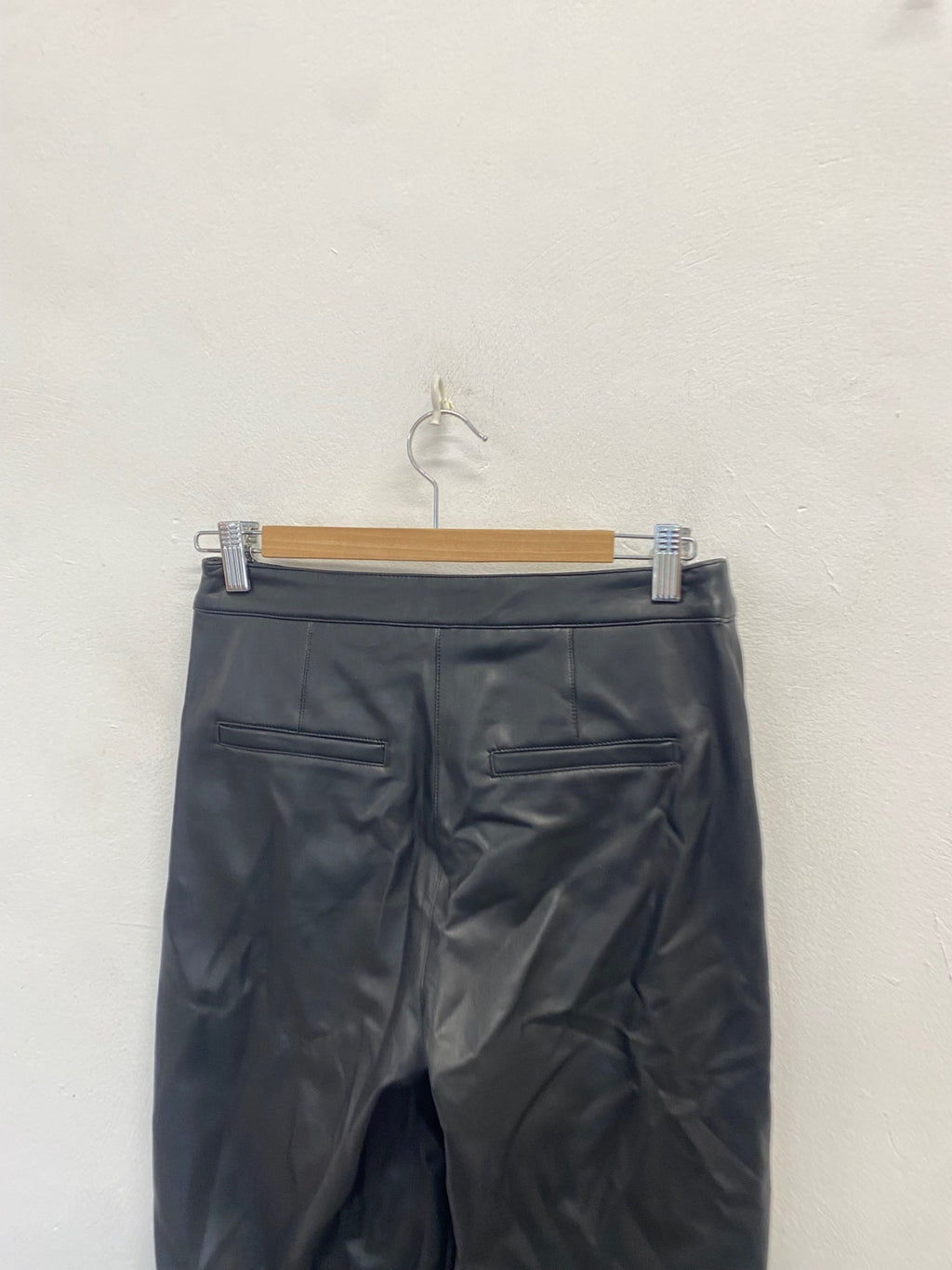 Stunning Robell Cropped trousers faux leather Uk 6 Black SO560