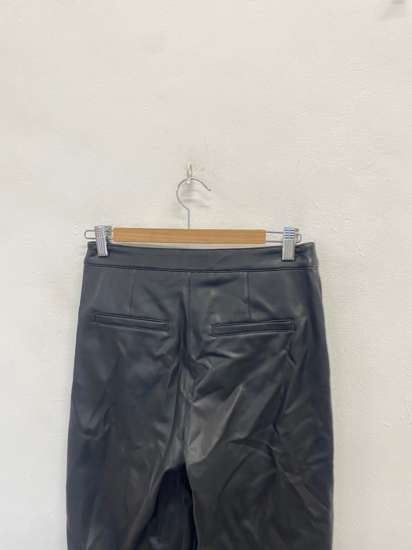 Stunning Robell Cropped trousers faux leather Uk 6 Black SO560