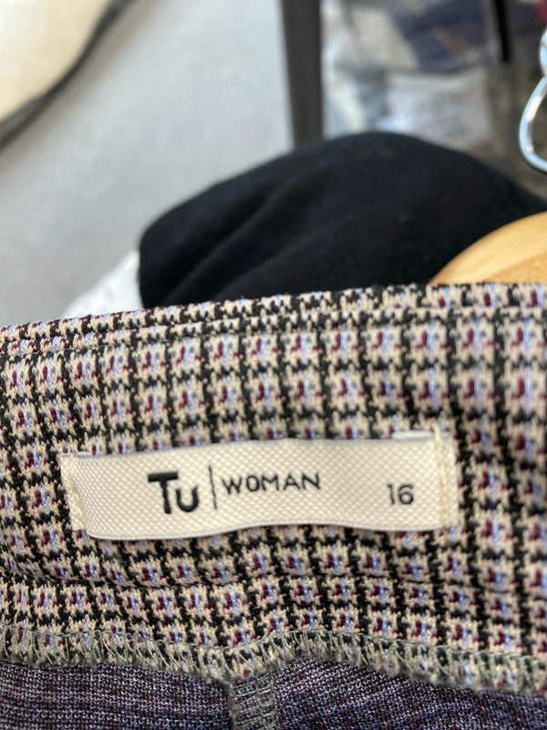 Fab woman’s size 16 Bundle Fila River Island classics JG001